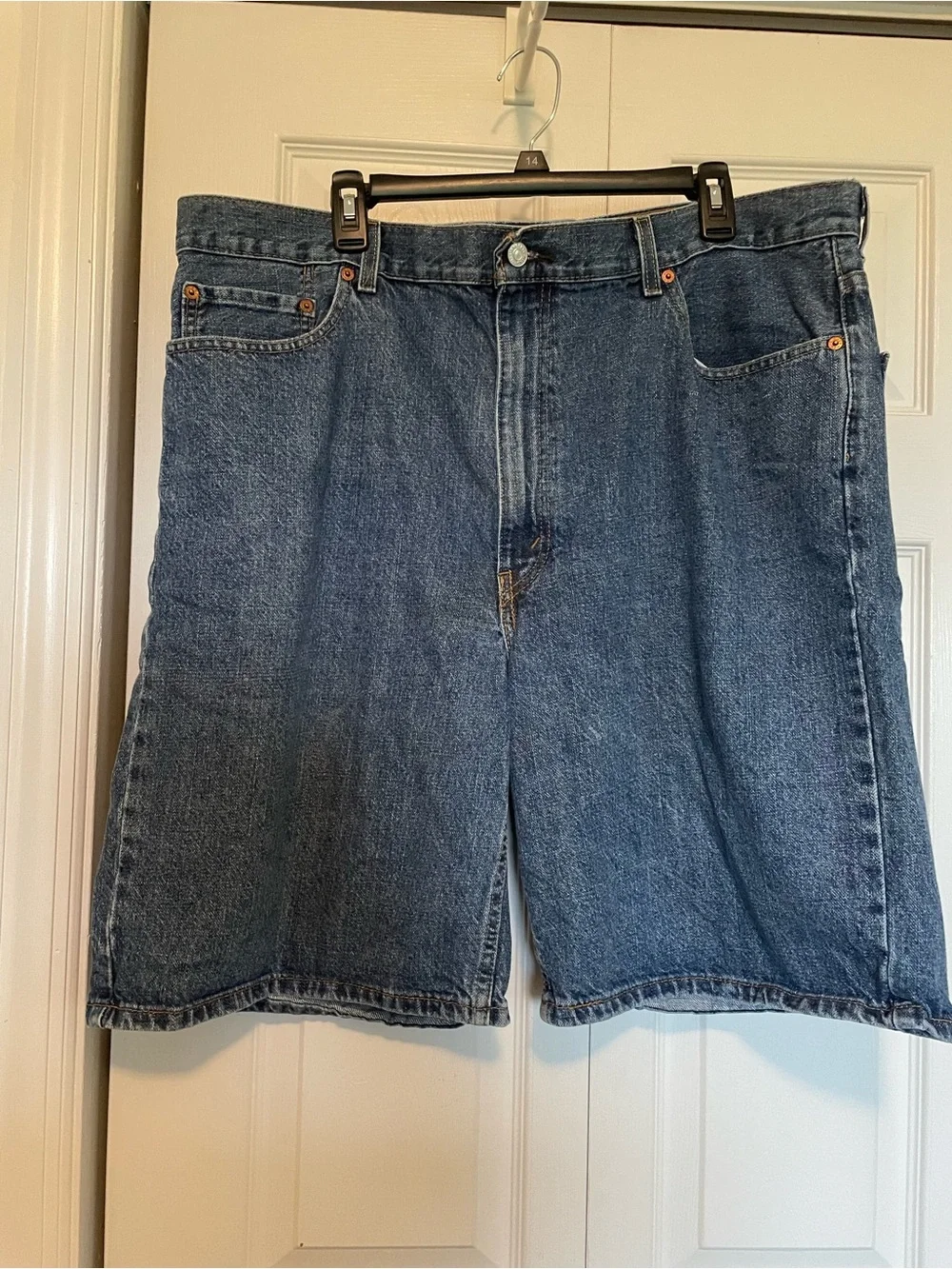 Men’s Levi’s 550 shorts. 42 waist x10” inseam